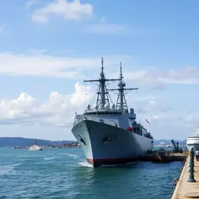 maior navio de guerra da América Latina em Salvador